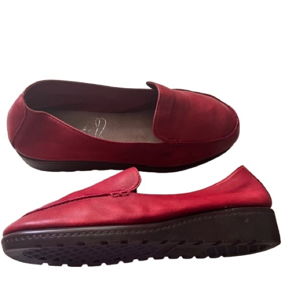 AEROSOLES Comfort Women's Red Loafers size 8 - Picture 1 of 5